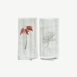 Poinsettia & Pine Towel Napkins / Set of 4